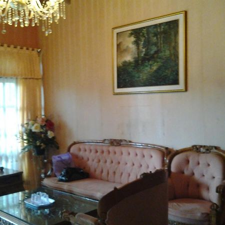 Villa And Resto Basanova Batu  Dış mekan fotoğraf