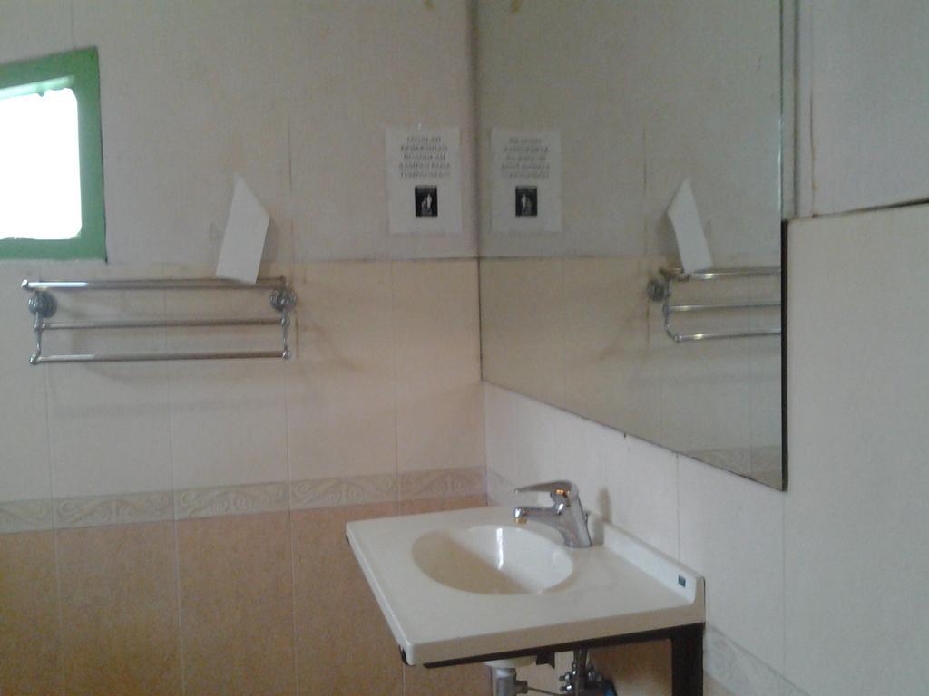 Villa And Resto Basanova Batu  Oda fotoğraf