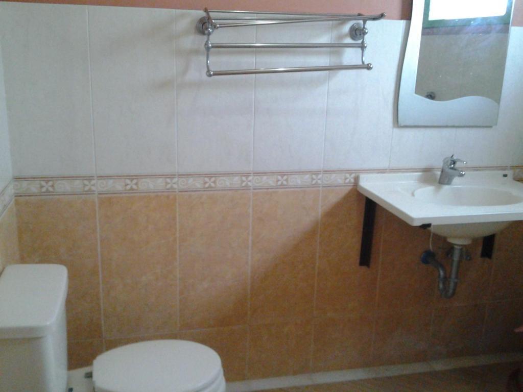 Villa And Resto Basanova Batu  Dış mekan fotoğraf