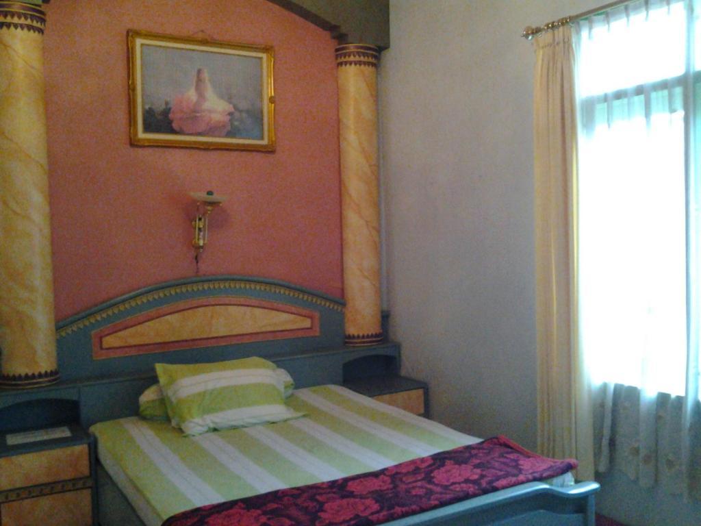 Villa And Resto Basanova Batu  Dış mekan fotoğraf