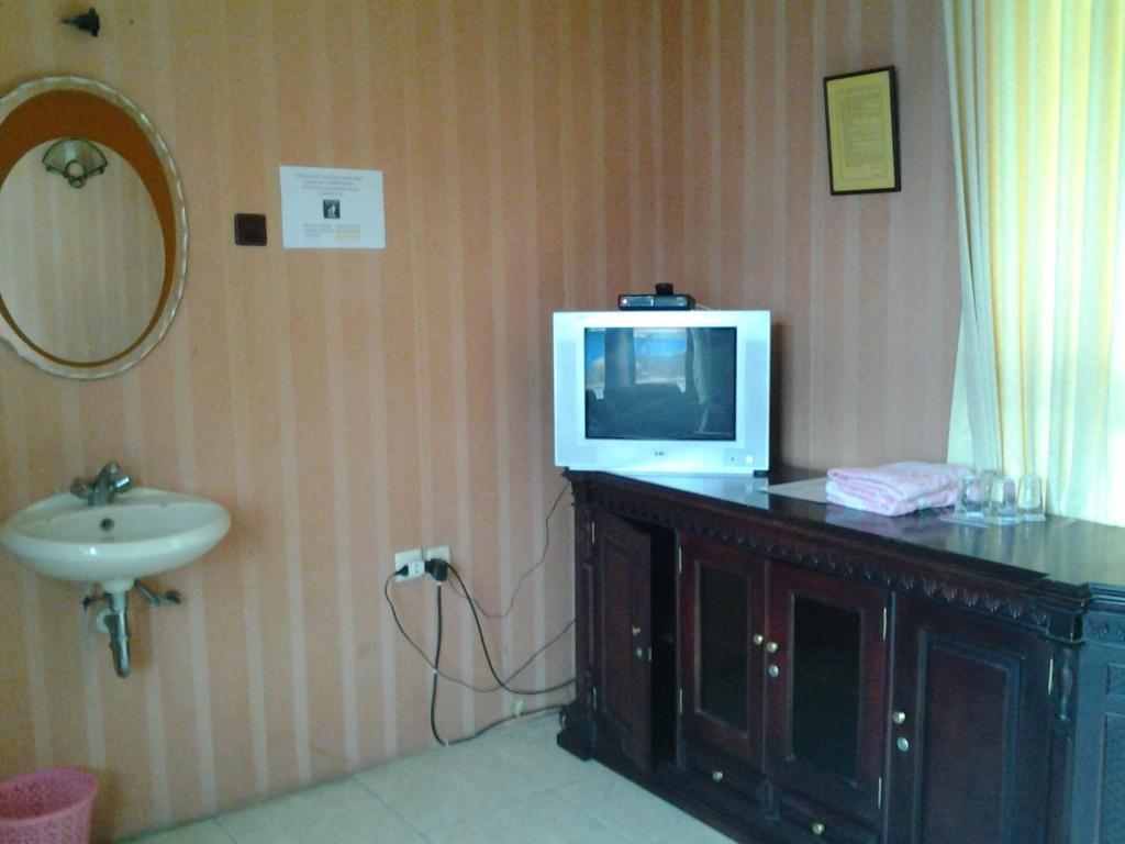 Villa And Resto Basanova Batu  Dış mekan fotoğraf