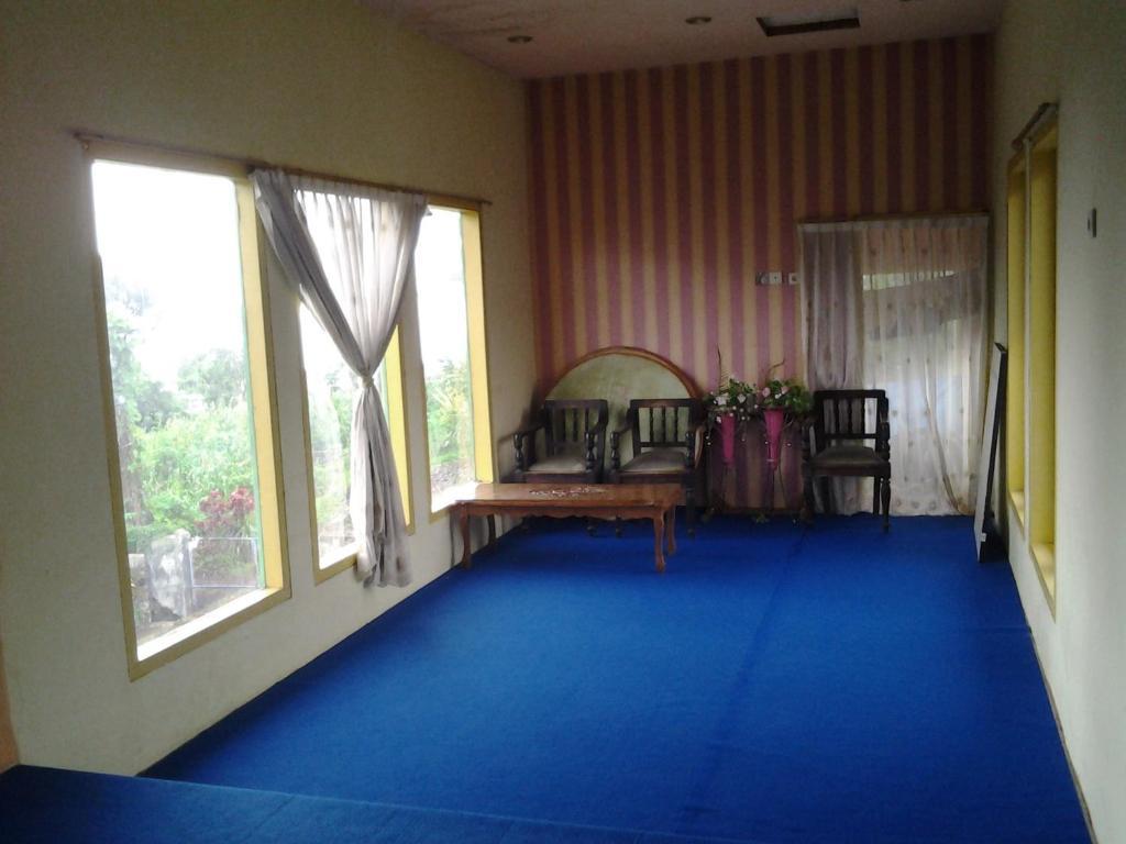 Villa And Resto Basanova Batu  Dış mekan fotoğraf